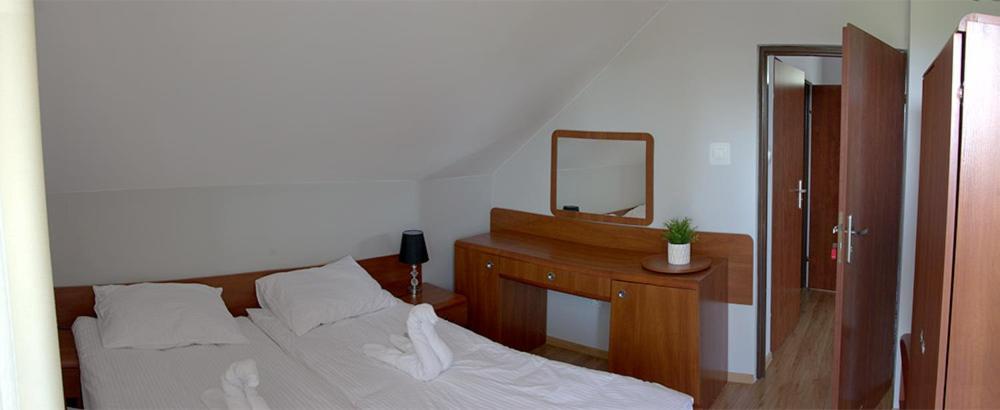 Jurajska Przystan Hotel Jastrzab Bagian luar foto